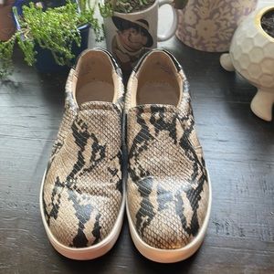 Dr. School's Madison Snake print slip one size 9